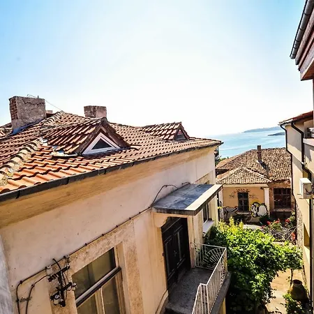 Gorgeous In The Heart Of Old Town