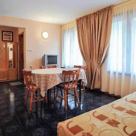 Gorgeous In The Heart Of Old Town Apartment